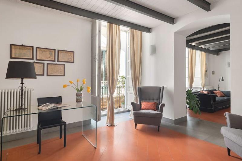 Palazzo Sambuca Apartment Kalsa — отель с удобствами в Палермо