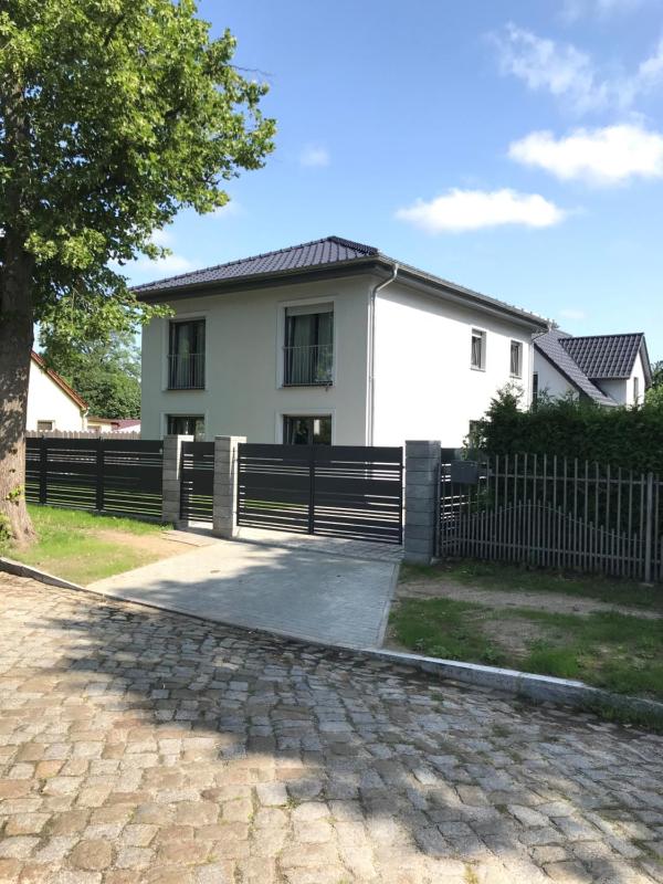 Schone neu erbaute Wohnung — комфортный отель в Берлине