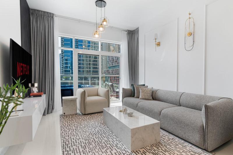 Luxury Stay Private Jacuzzi Dubai Marina — комфортный отель в Дубае