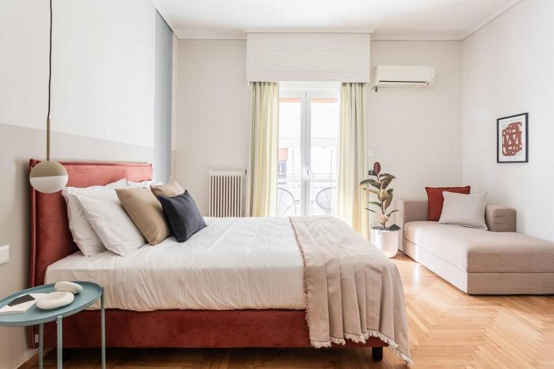 Petite 1BR Apartment in Exarchia by UPSTREET — забронировать отель в Афины