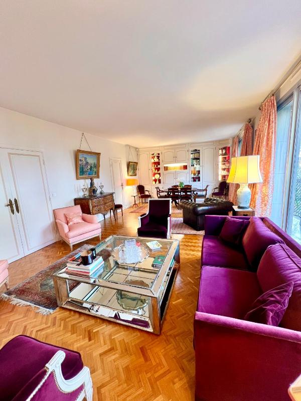 Цены на Paris luxury apartment в Париже
