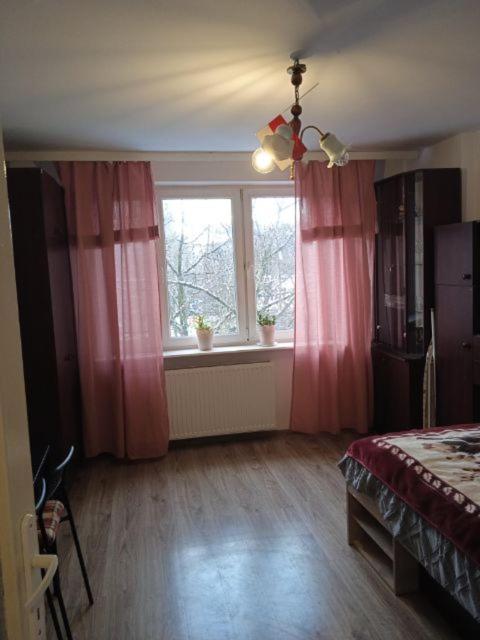 Apartament mieszkanie kawalerka Warszawa centrum Twarda — отель в Варшаве, Польша