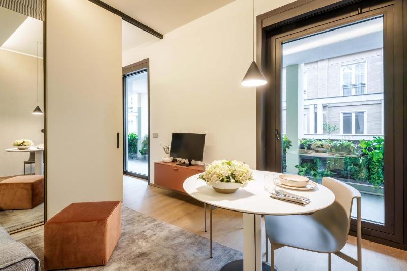 Exclusive retreat few steps from Duomo - apt 5 — отель с удобствами в Милане