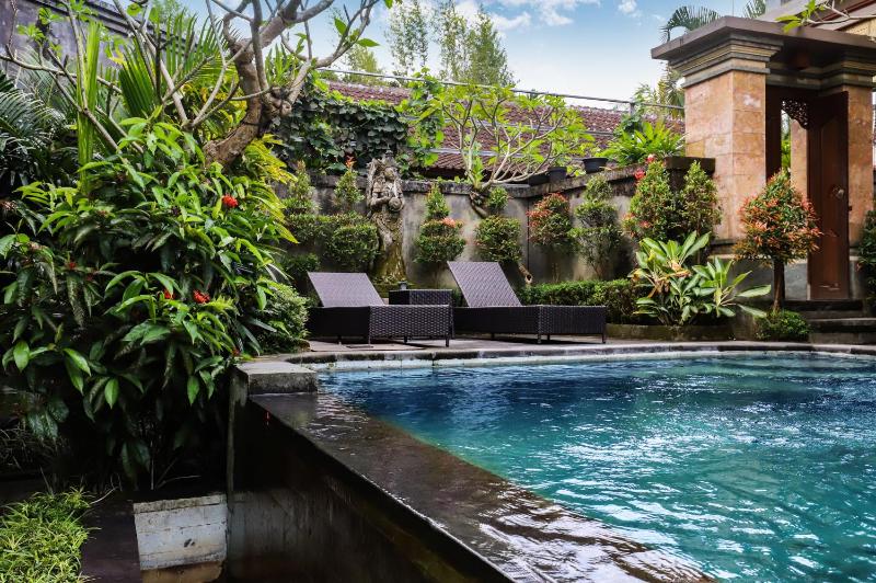 Цены на Big Stone House 5 - 6 min Center and 500m Parq Ubud в Убуде
