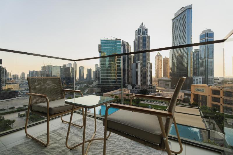 LAVISH 2BDR APT IN DOWNTOWN-SER — отель с удобным расположением в Дубае