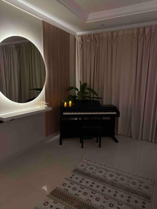 Lavish 1BD Apartment in Al-Malqa W/ Piano — комфортный отель в Рияде