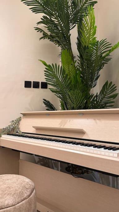 Lavish 1BD Apartment in Al-Aqiq W/ Piano. — отель с удобствами в Рияде