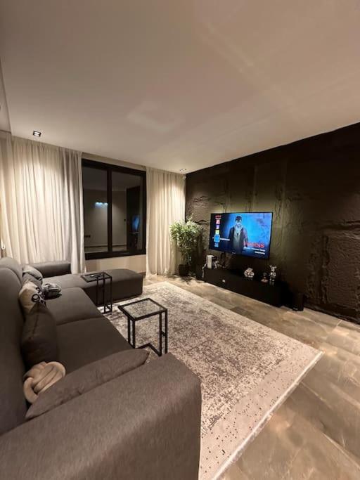 Luxury 1BD Apartment in Al-Sahafa — отель с удобным расположением в Рияде