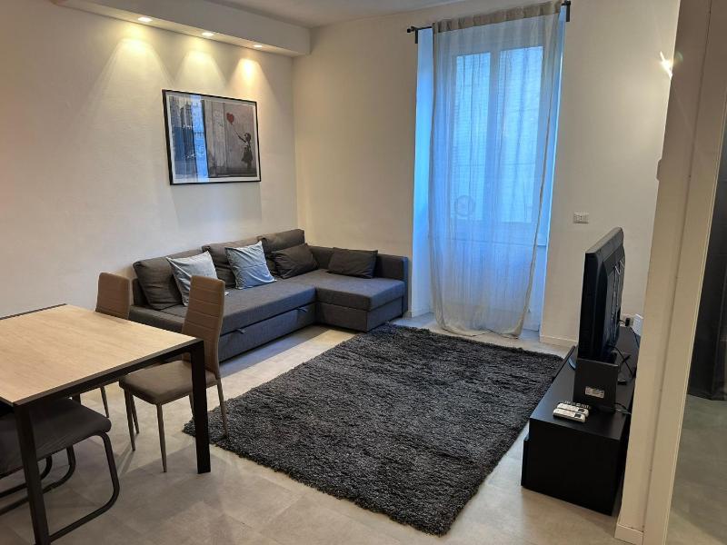 APPARTAMENTO Superstudio NAVIGLI-TORTONA DISTRICT — отель в Милане, Италия