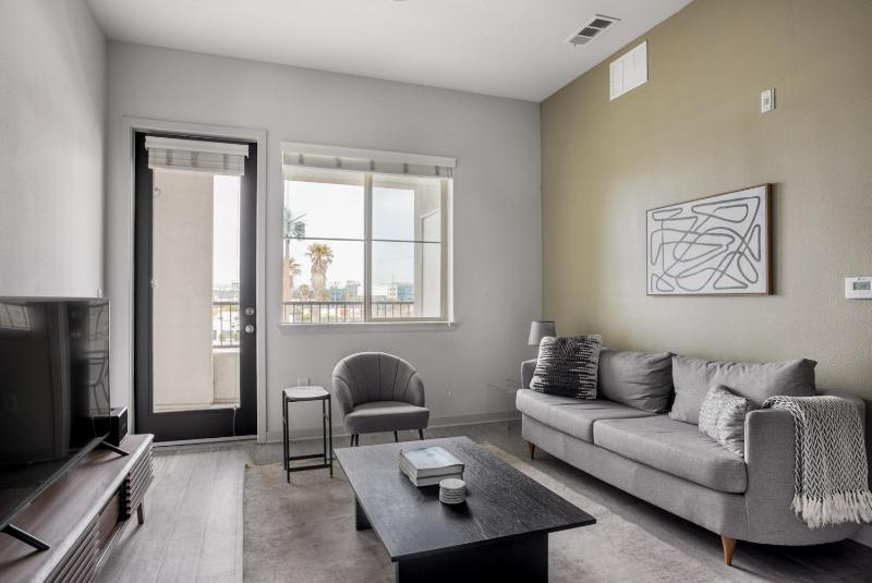 Playa Vista 2br w pool gym nr Whole Foods LAX-1041 — забронировать отель в Лос-Анджелесе