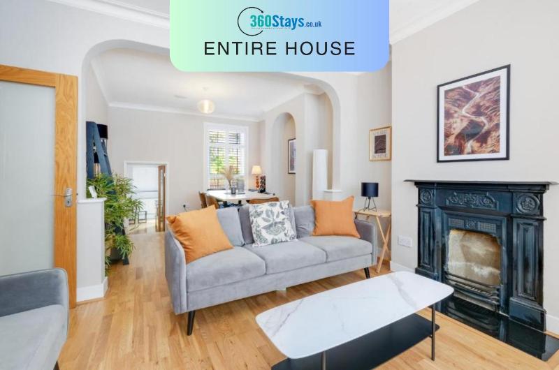Цены на Luxury 3 Bedroom 2 bathroom House, Fulham By 360Stays в Лондоне