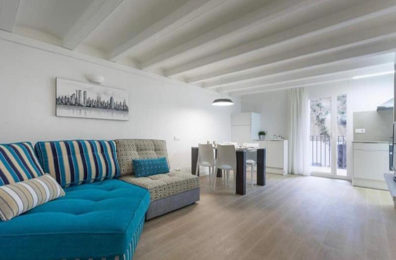 Beautiful and best location apt — отзывы гостей и цены