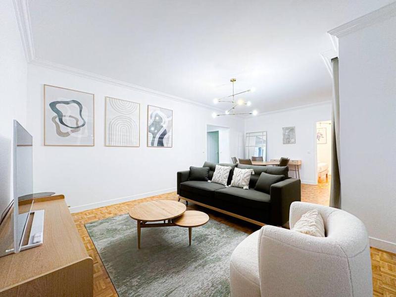Appart 6pers-Balcony-Paris 12-Hopital Trousseau — комфортный отель в Париже