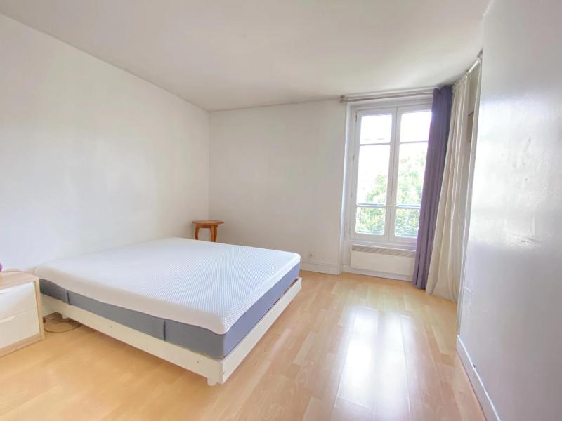 Lovely flat close to trendy Canal St Martin — комфортный отель в Париже