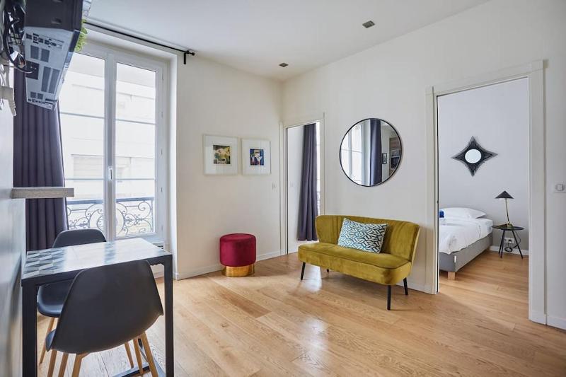 Rent a Room apartments - Alma — комфортный отель в Париже