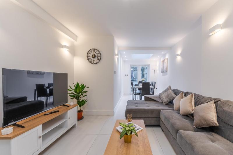 A Golden Haven Retreat in London — отель с удобным расположением в Лондоне