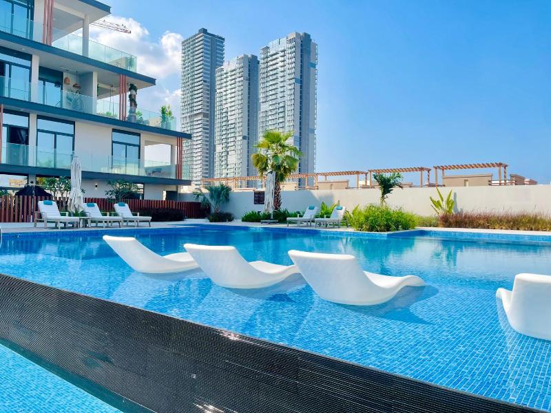 Brand New Luxury 1 Bedroom Apartment — отель с удобным расположением в Дубае