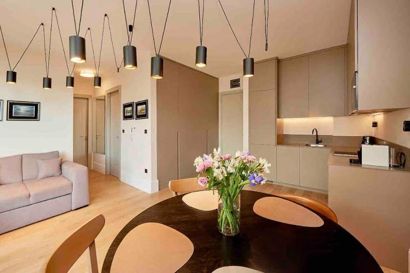 Luksusowy apartament przy plazy z basenem — отель в Будва, Черногория