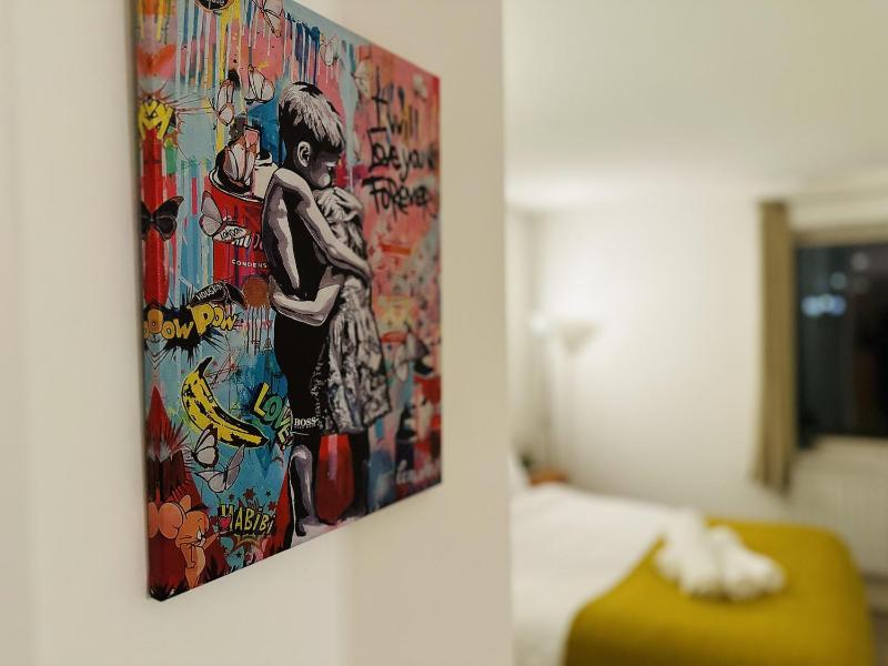 Цены на Captivating 2-Bed Apartment in Canary Wharf в Лондоне