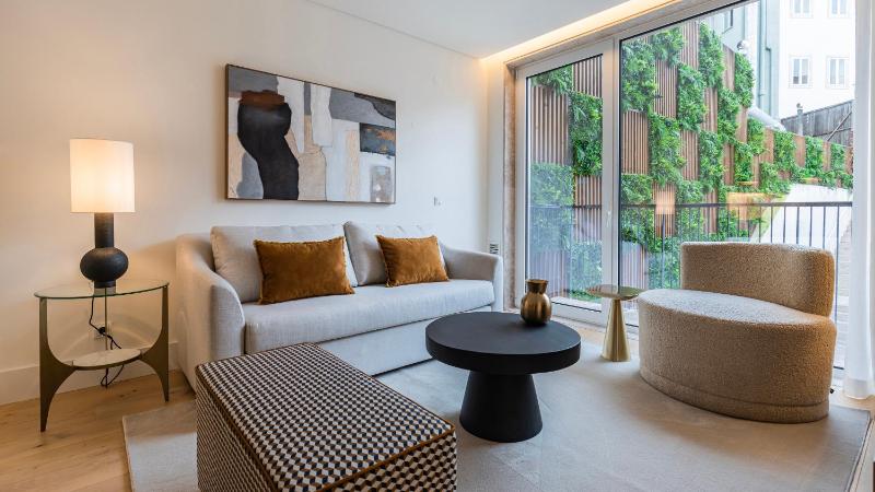 Deluxe 1 BDR Apartment W/ Pool View by LovelyStay — отель с удобствами в Лиссабоне