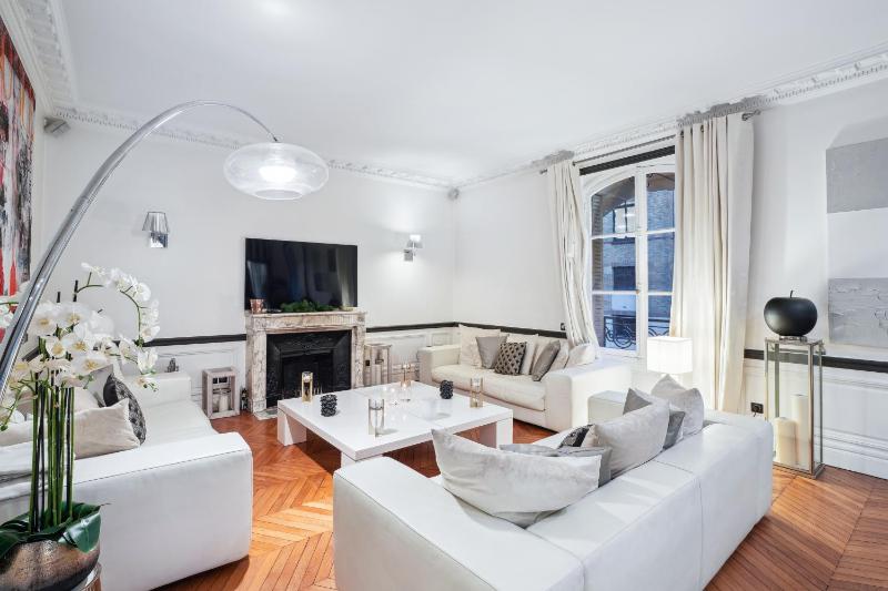 Appartement luxueux proche de la Tour Eiffel — отель в Париже, Франция