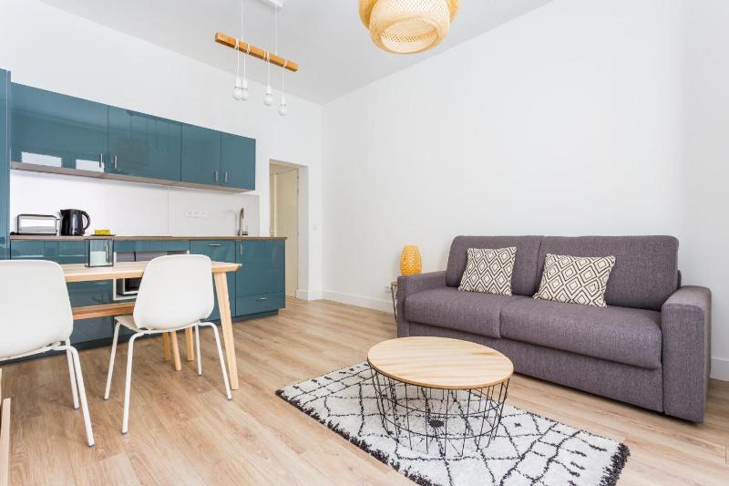 Charming 1BR- Champs de Mars — забронировать отель в Париже