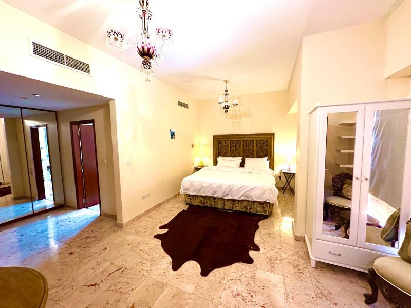 Luxury 2 Bed Large JBR Marina View Beach Access — отель в Дубае, Объединенные Арабские Эмираты