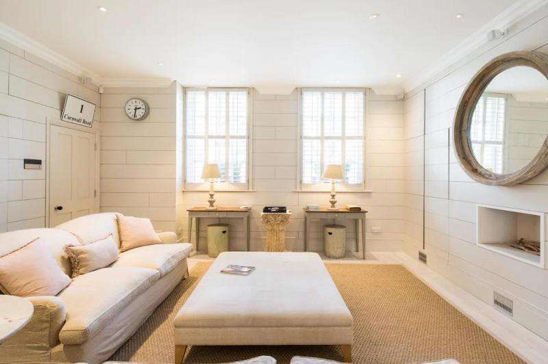 Parkside Mews with Garden in Battersea Park — комфортный отель в Лондоне