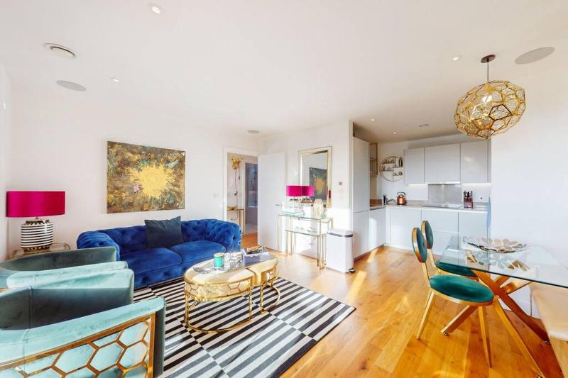 Exquisite 1-bedroom flat in North Kensington — отель с удобствами в Лондоне