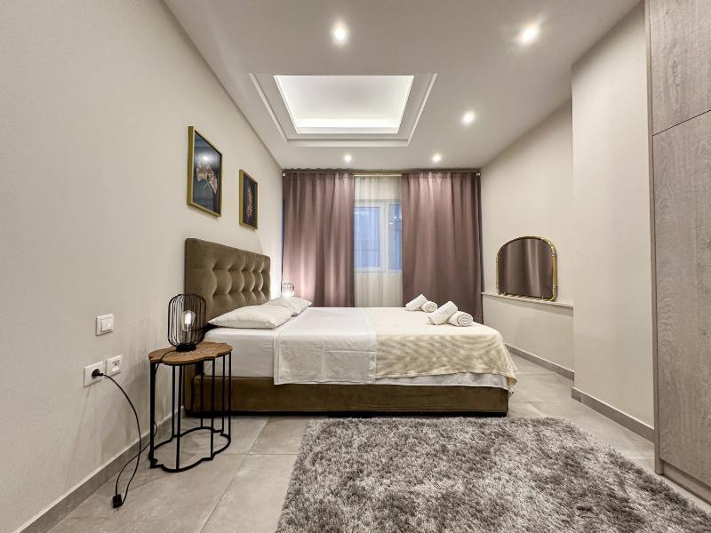 Contemporary & Spacious Renovated Apartment, DT Syntagma, /Touristic Area — комфортный отель в Афины