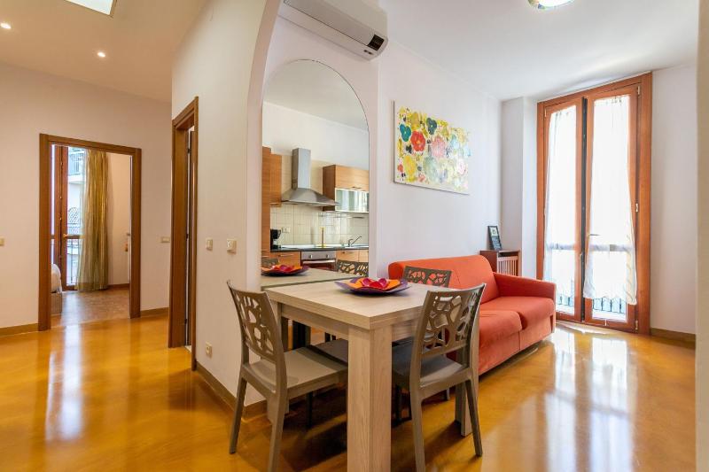 Abruzzi 2 Bedroom Apartment — отель с удобствами в Милане