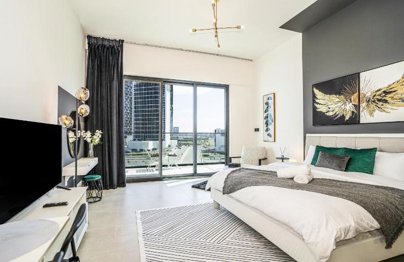 Business Bay Apartment With Stunning Views — отзывы гостей и цены