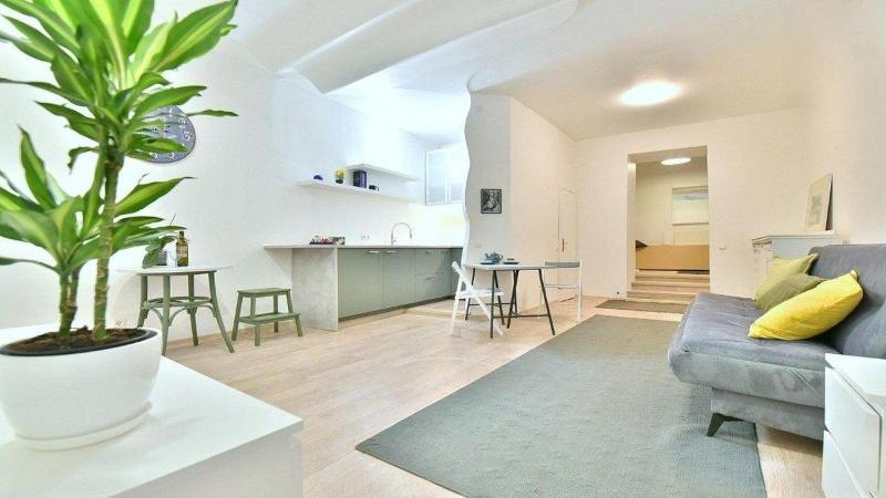 Vilnius town square apartments SELF CHECK-IN 24h by H&H — отель с удобным расположением в Вильнюсе