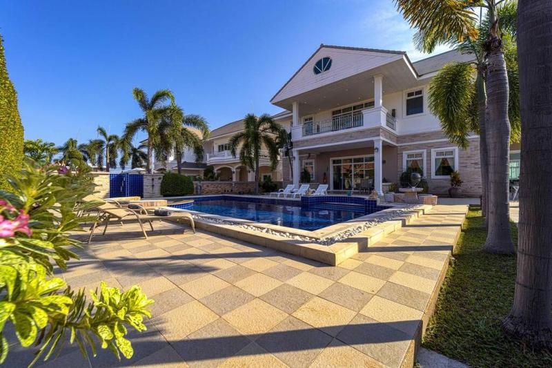 Luxurious 5-Bedroom Private Pool Villa! PV6 — отель в Хуа, Таиланд