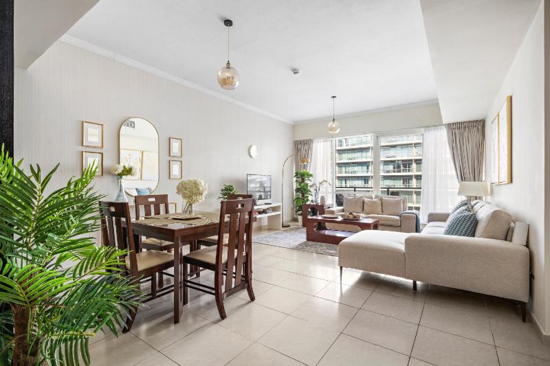 Stunning 1BR in Al Majara 5 with Full Marina View — отель в Дубае, Объединенные Арабские Эмираты