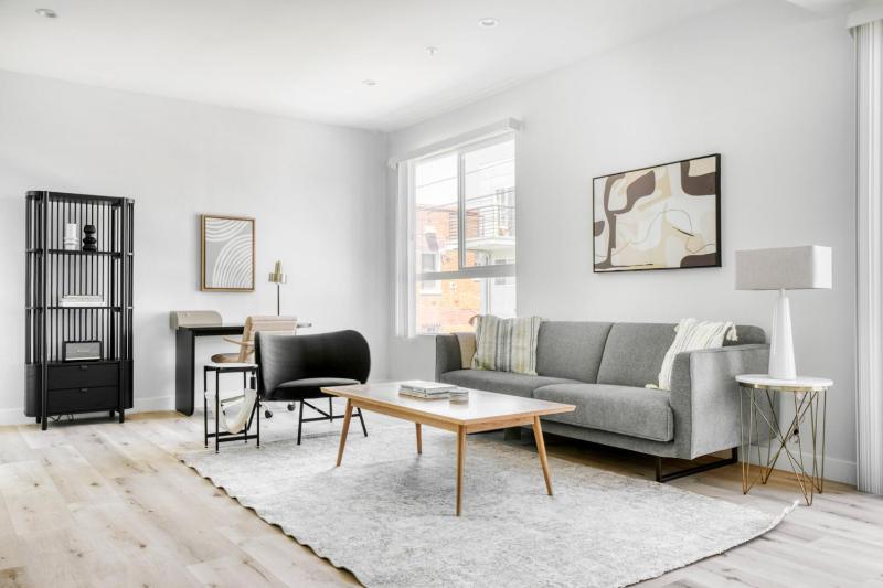 Hollywood 3BR w Roof Deck nr Paramount Studios LAX-871 — отель с удобным расположением в Лос-Анджелесе