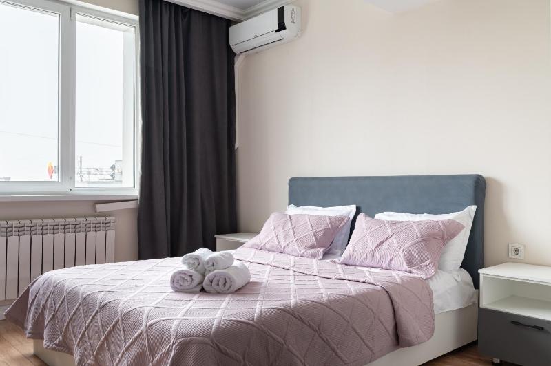 One Bedroom Apartment Near Arbat In The Center of Almaty — комфортный отель в Алматы