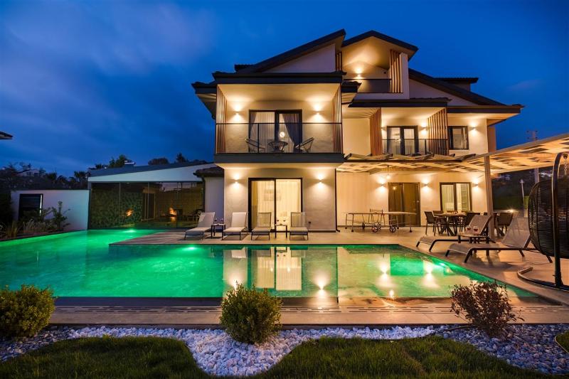 Fethiye Calista 8 Kisilik Luks Villa Gezer — отель в Фетхие, Турция