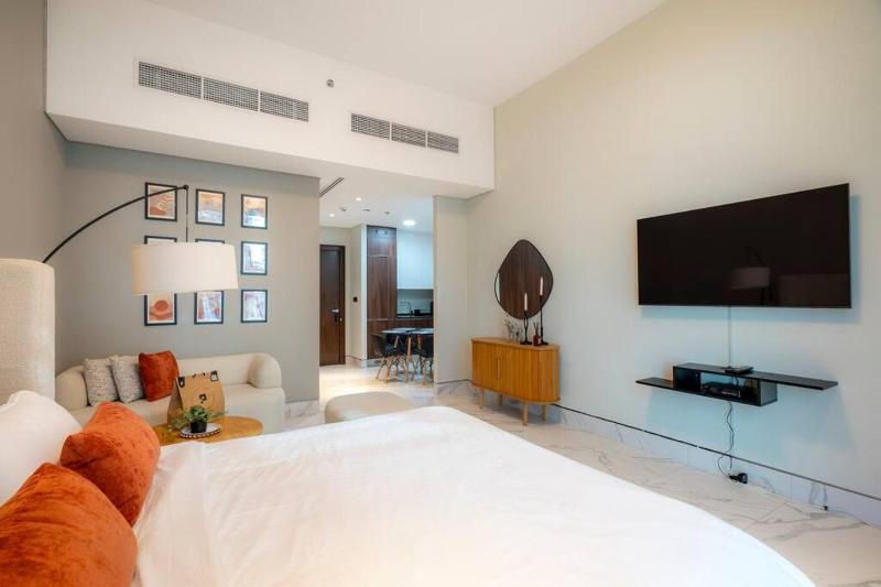 J One Brand New Studio Apartment — забронировать отель в Дубае