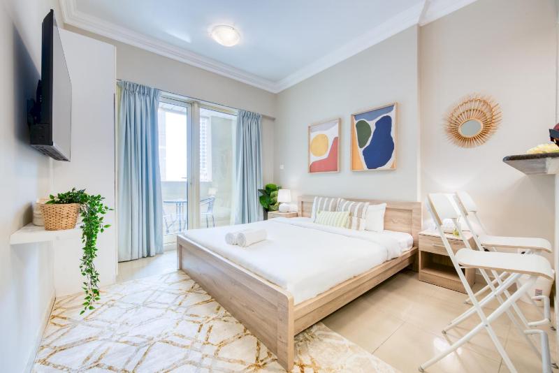 Elite LUX Holiday Homes - Fabulous Studio in Dubai Marina — отель в Дубае, Объединенные Арабские Эмираты