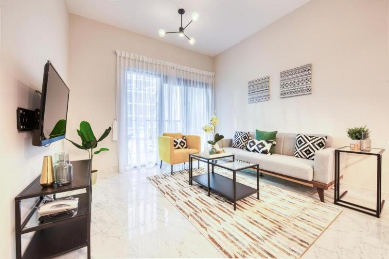 Elite LUX Holiday Homes - Cozy & Stylish 1 BR with Huge Pools & World Class Gym — отель с удобным расположением в Дубае