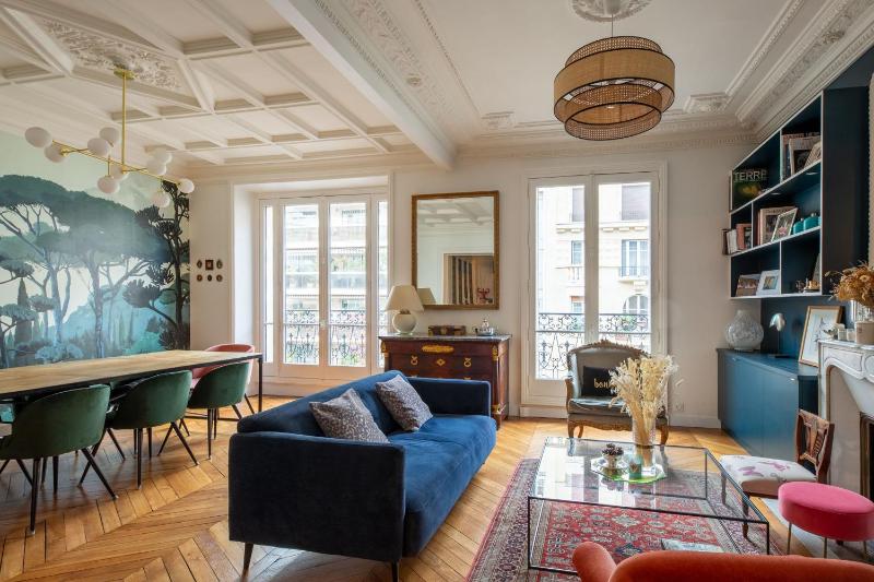 Цены на Beautiful 3-bedroom apartment near Seine river, Paris 16, by Easyflat в Париже