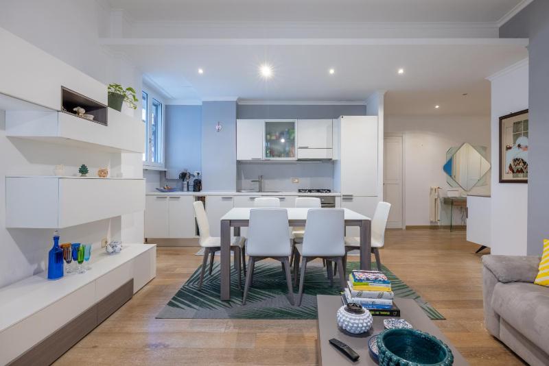 Цены на [CASA LUCIA 5 stelle] Lungotevere della Vittoria в Риме