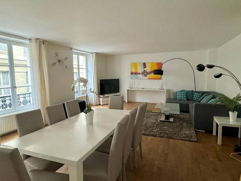 APPARTEMENT AU COEUR DU PARIS TOURISTIQUE — отель с удобным расположением в Париже