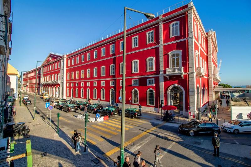 Santa Apolonia Apartment — забронировать отель в Лиссабоне