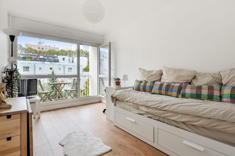Bright studio with balcony in the 20th arr Paris - Welkeys — отзывы гостей и цены