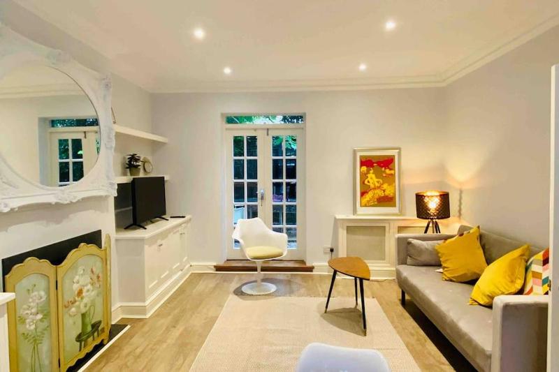 Beautiful 2 bed/ 2 bath Notting Hill Garden Flat — комфортный отель в Лондоне