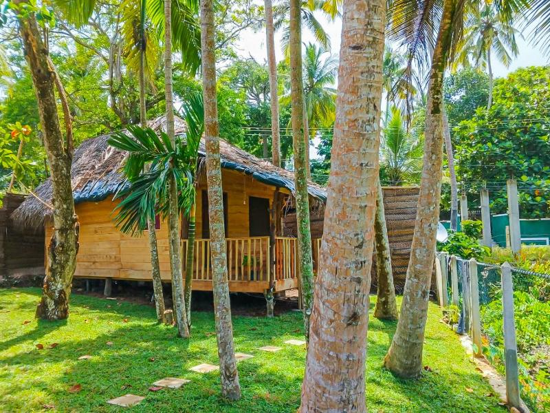Bungalo cabana — отель с удобствами в Хиккадува