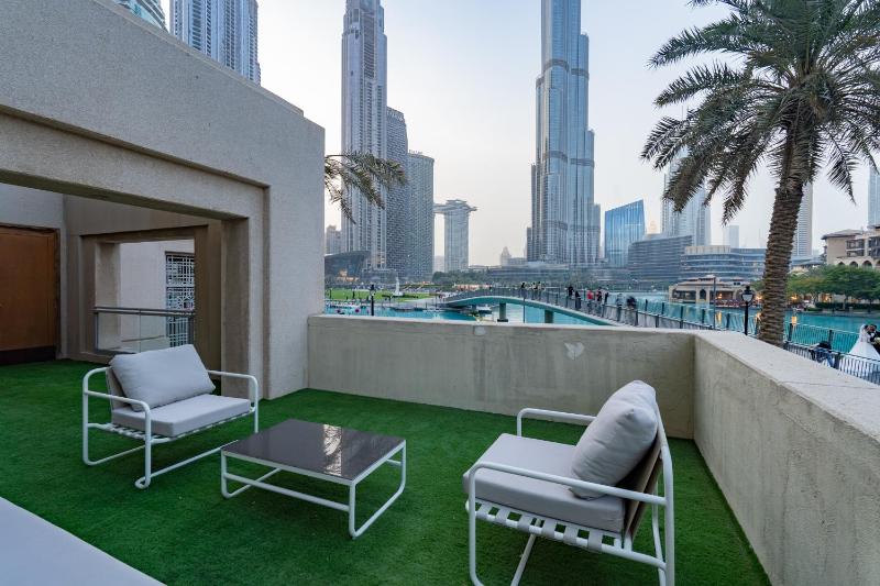 Majestic Villa w/ Burj Khalifa view Downtown Dubai — комфортный отель в Дубае