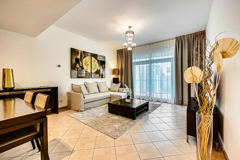 Цены на Stunning Marina view apartment in Dubai Marina в Дубае